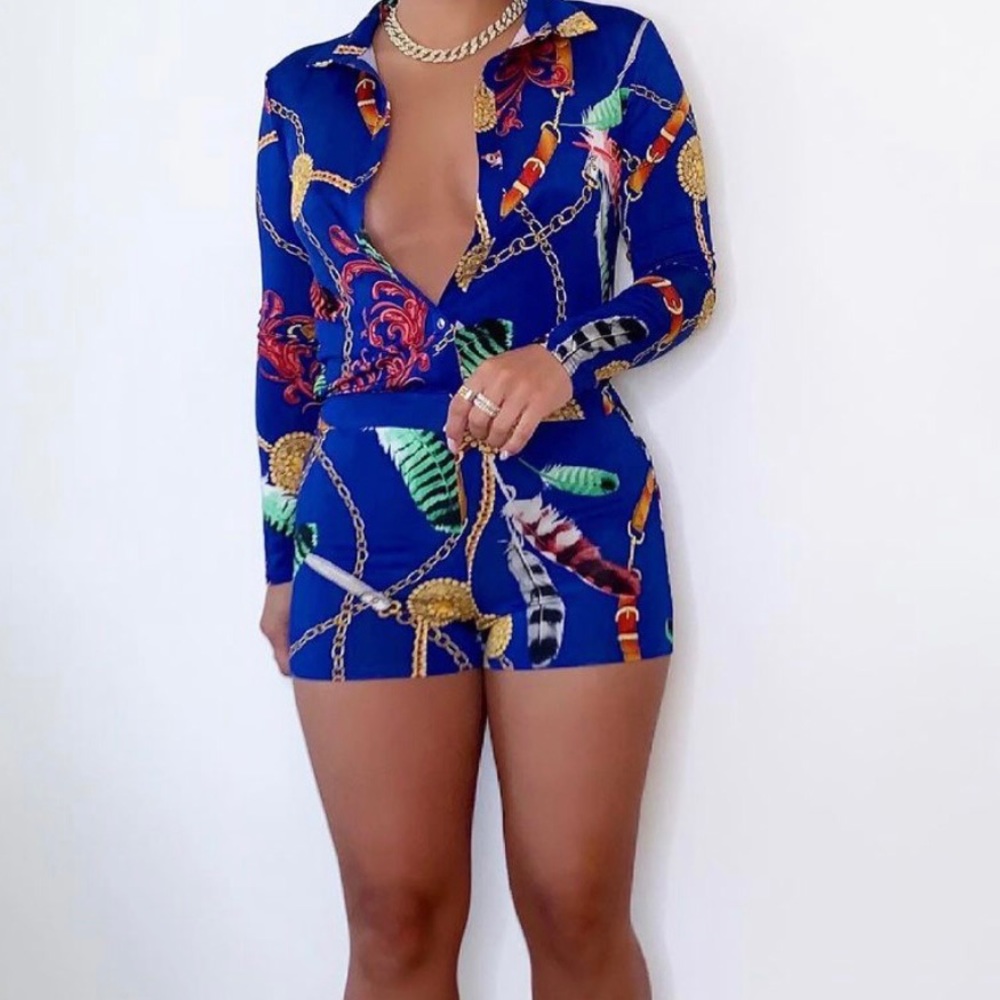 𝓗ⓞ𝓉 ĮţｅΜ 🔥 Blue Baroque Romper. Button up (NWT)
